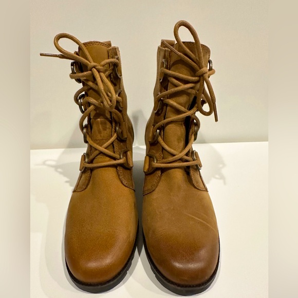 SOREL WOMEN'S CATE LACE BOOTIE SIZE 9 Excellent Condition. Only worn once - Picture 2 of 4